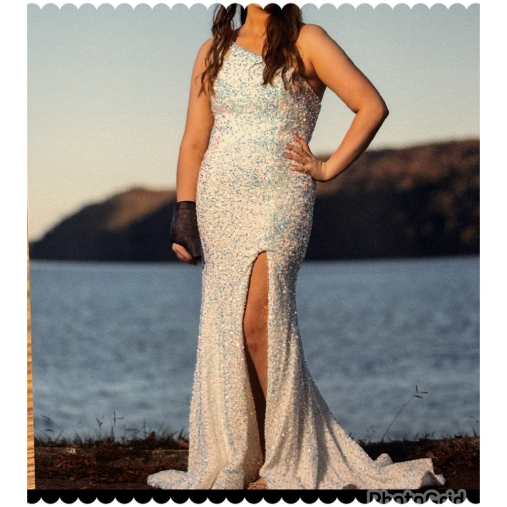 Sherri hill size 10.